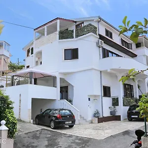  Apartment Bagaric
